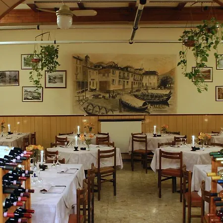 Vecchia Hotel *